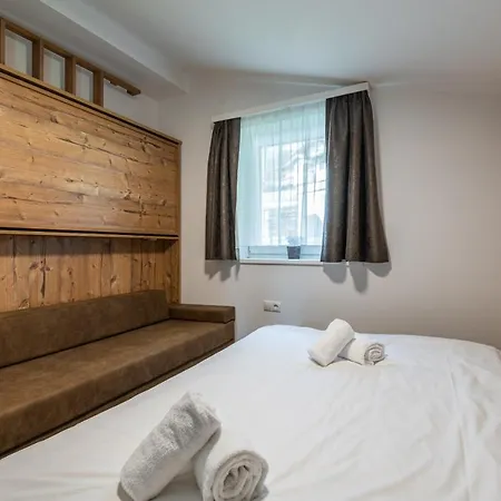 Amelies Mountain View Апартаменти Капрун