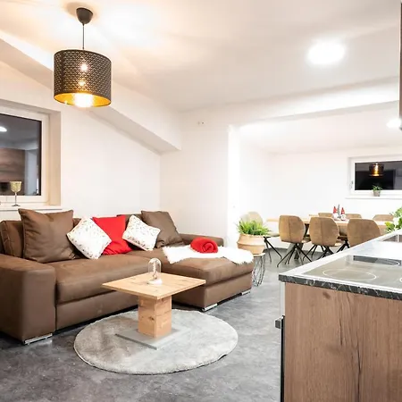 Amelies Mountain View Апартаменти Капрун